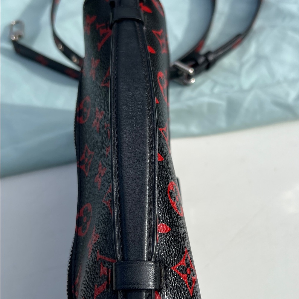 Louis Vuitton limited edition Monogram Infrarouge Pochette Metis bag. - Picture 9 of 11